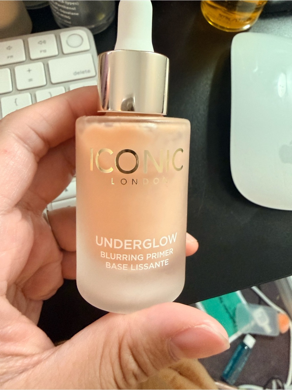 Iconic London Under Glow Blurring Primer